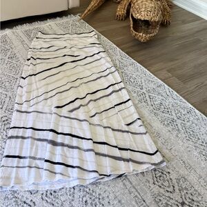 Express White Gray and Black Striped Brush Stroke Maxi Skirt Size XS